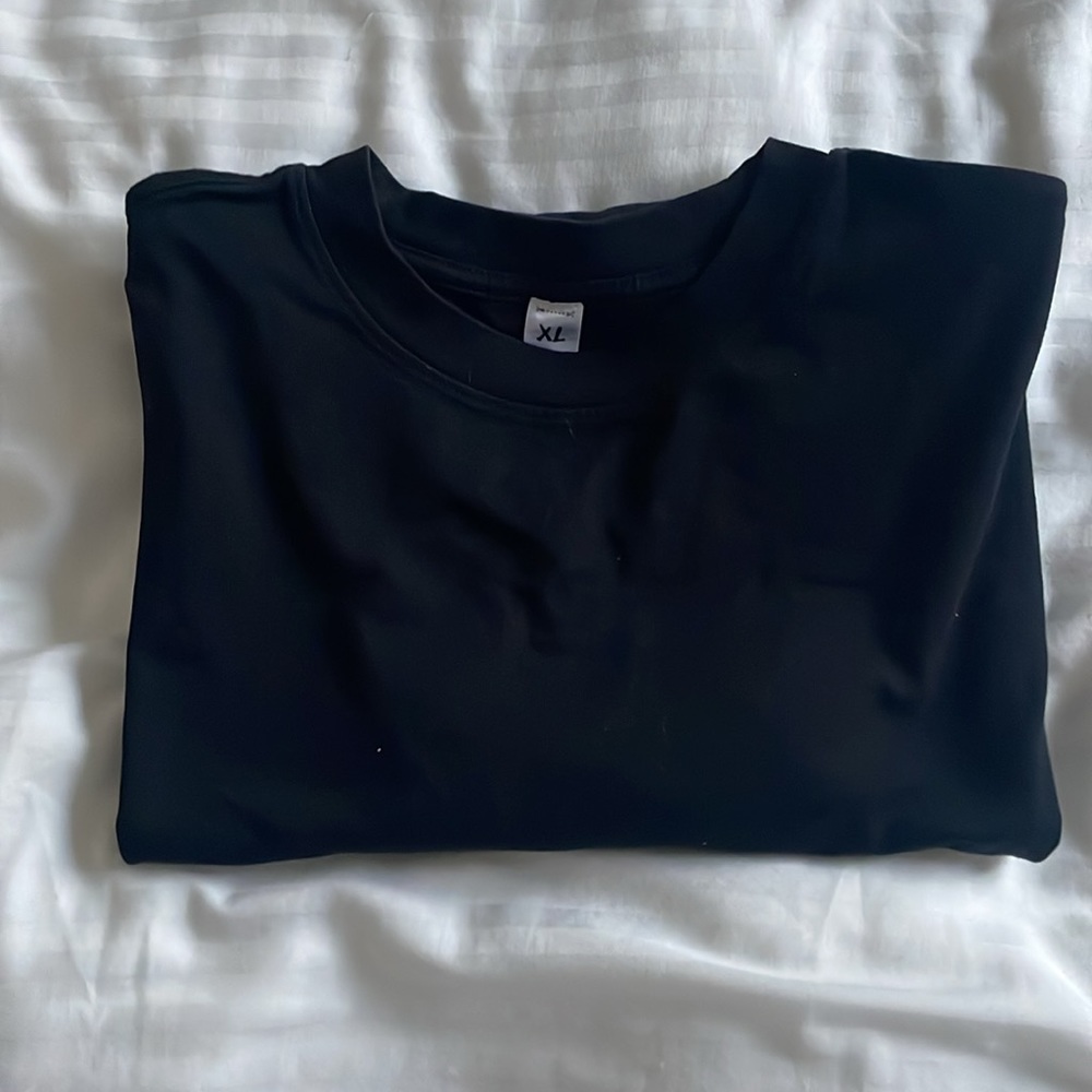 AMAZON women’s black heavy weight t-shirt